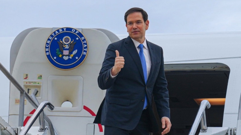 ASV ārlietu ministrs pajoko, ka nekandidēs "Miami Dolphins" trenera amatam