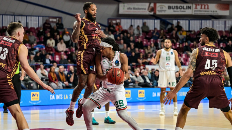 Venēcijā noslīkst Bagatska stūrētā kuģa izredzes sasniegt Eirokausa izslēgšanas ostu