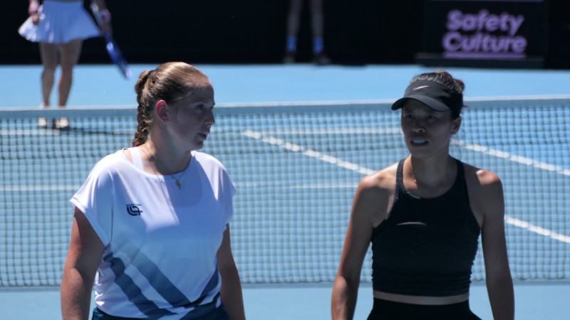Ostapenko/Šei pārliecinoši iesoļo "Australian Open" 1/4 finālā
