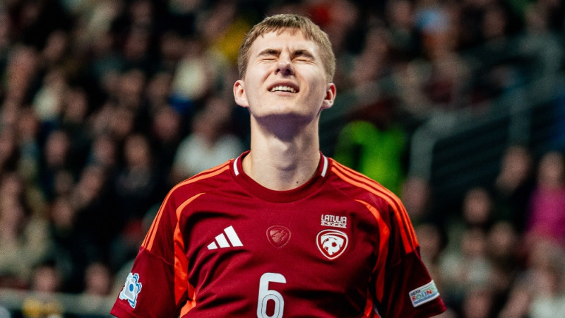 Telpu futbolisti iegūst vadību, bet zaudē un izstājas no Eiropas čempionāta