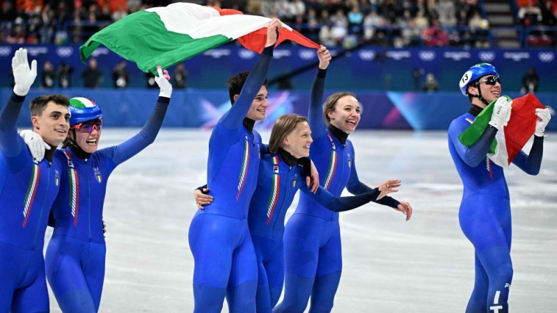 Šorttreka jaukto komandu stafetē triumfē Itālija, Nīderlandei ″jāsamierinās″ ar OS rekordu