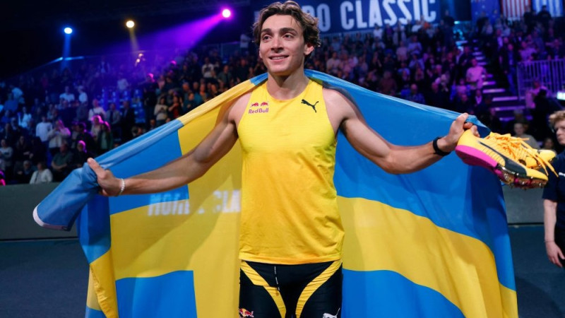 ″Jubilejas″ lēciens – Duplantiss 15. reizi labo pasaules rekordu kārtslēkšanā