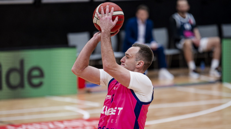 "Rīgas Zeļļi" saziedo 10 000 eiro un pamatturnīru beidz piektajā vietā, ceturtdaļfinālā būs Latvijas klasika