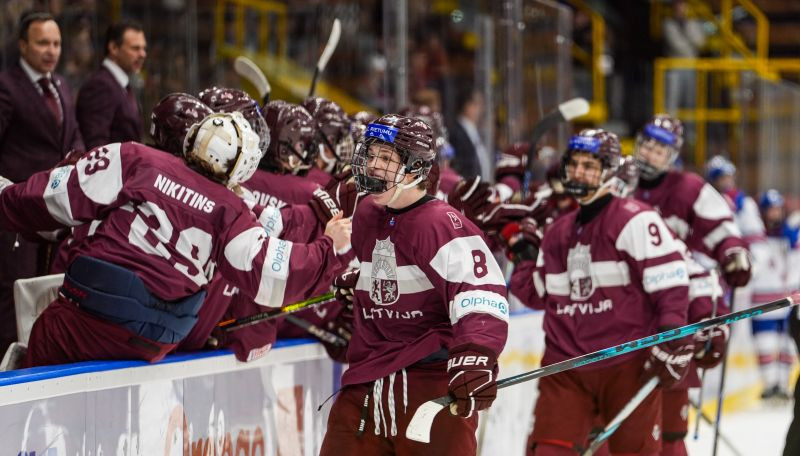 Viss notiek pirmoreiz: Latvija ir PČ U18 pirmā īstā "play-off" pārsteiguma autore