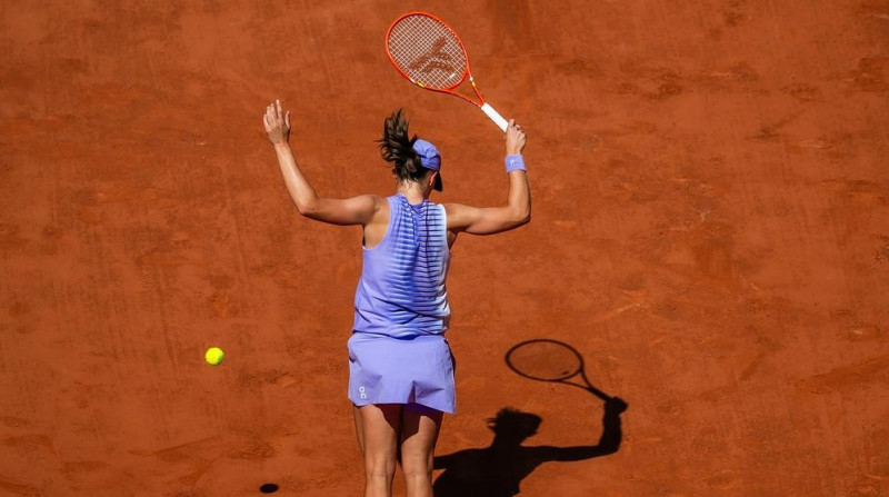 Švjonteka uzvar un pietuvojas Ostapenko