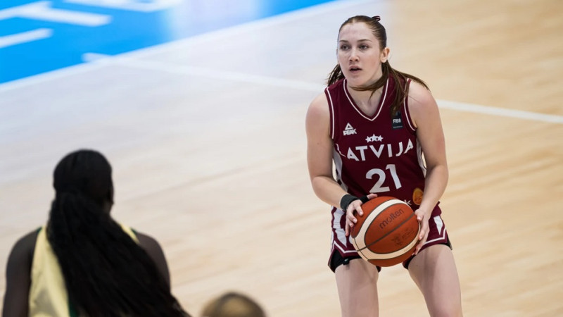 U17 meitenes droši spēlē uzbrukumā un iemet 65 punktus Austrālijai