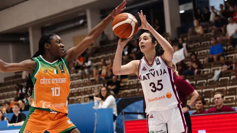 Šarlotei Skrebelei seši tālmetieni, U17 meitenes ceturtdaļā ielaiž trīs punktus