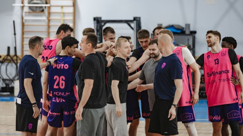 "Rīgas Zeļļi" spēlē pret "Žalgiri" cer aprast ar Eirokausu jaudu