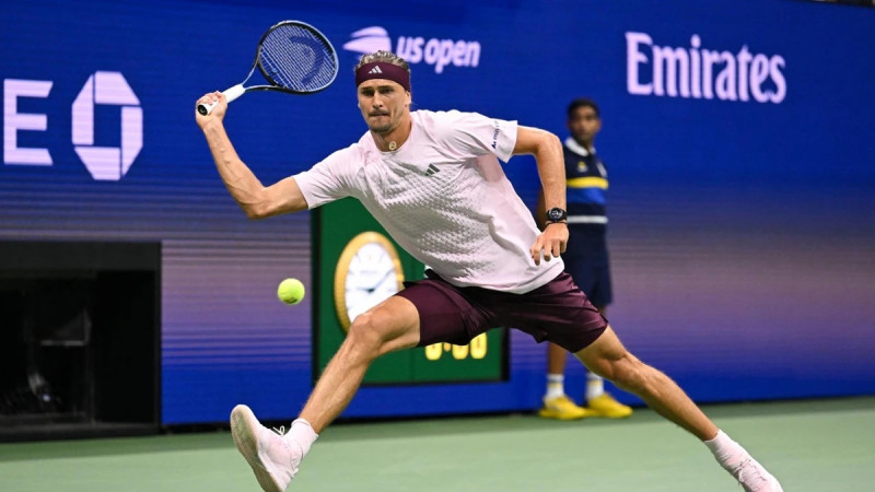 Piecu stundu mačā Zverevs naktī sasniedz "US Open" otro kārtu