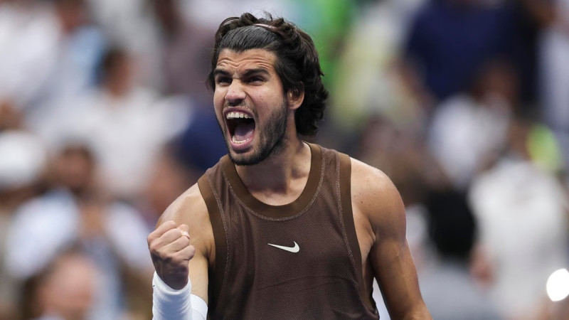Alkarass atspēlējas un iekļūst "US Open" trešajā kārtā