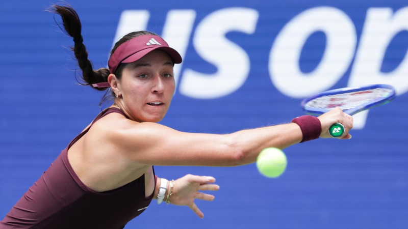 Pegula apspēlē Navarro, sasniedzot "US Open" pusfinālu