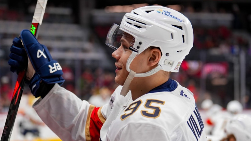 Vilmanis dienu pirms NHL atklāšanas spēles trešajā maiņā, Šmits iet cauri iesvētībām
