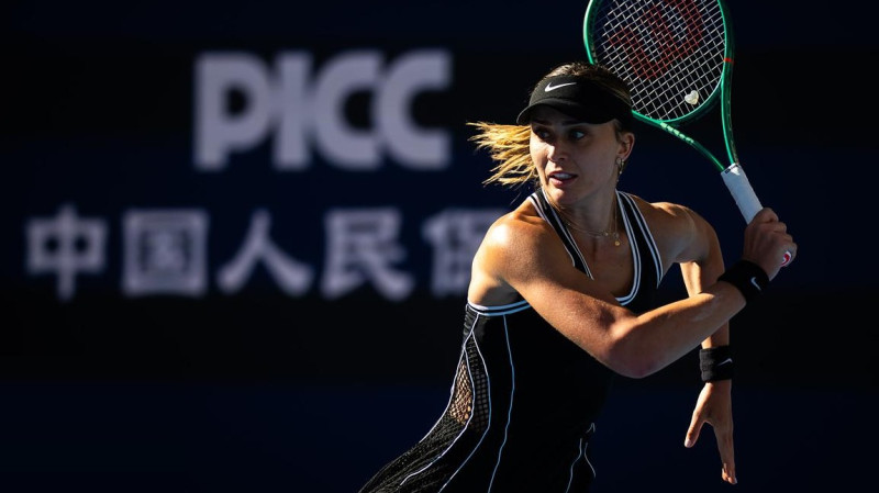 Badosa grūtā cīņā kļūst par Ostapenko pirmo oponenti Pekinā