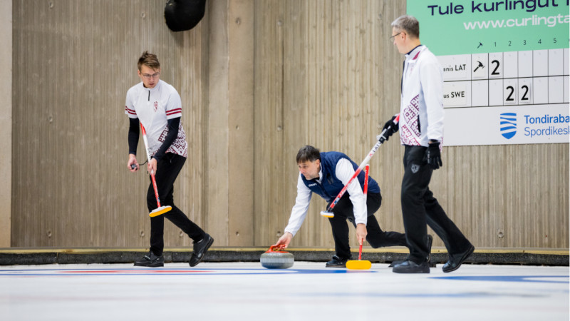 Pēdējo turnīru pirms cīņas par vietu pasaules čempionātā uzsāk Latvijas vīriešu kērlinga izlase